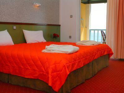 Hôtel Regina Mare à Perdika  Extérieur photo